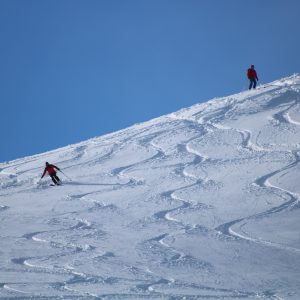 Learn ski touring and mountaineering in aviemore, the cairngorms and scotland