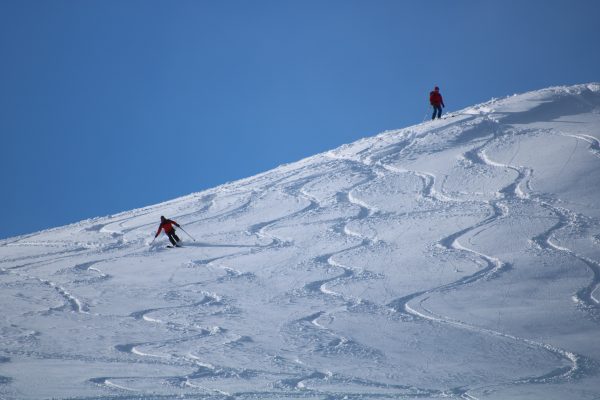 Learn ski touring and mountaineering in aviemore, the cairngorms and scotland